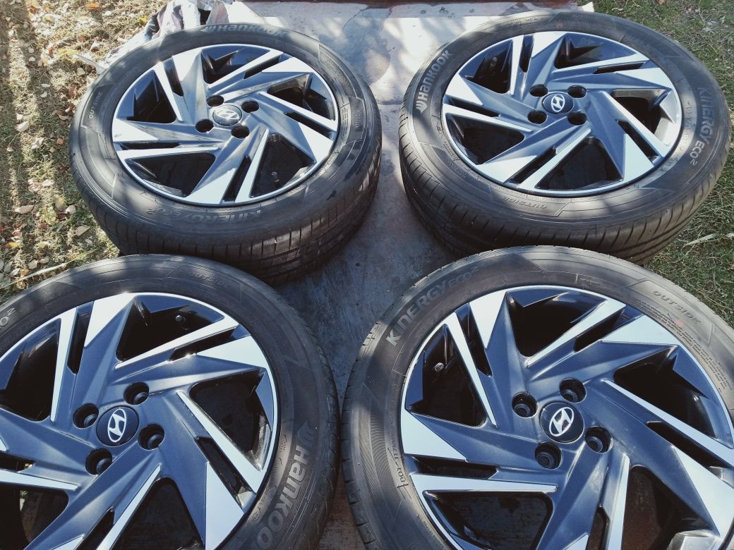 Диск с резиной  R 16 на Hyundai Bayon