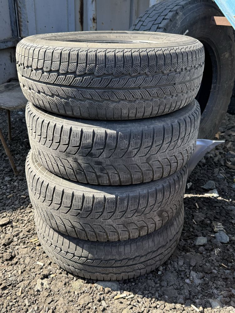 Продам резину 215 65 R16