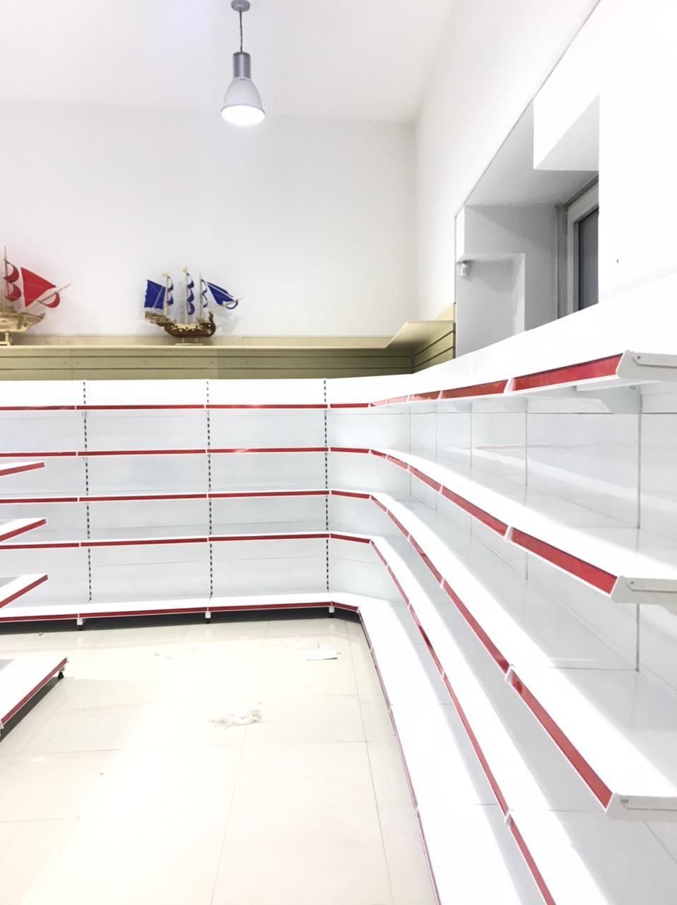 Торговые металлические стеллажи,