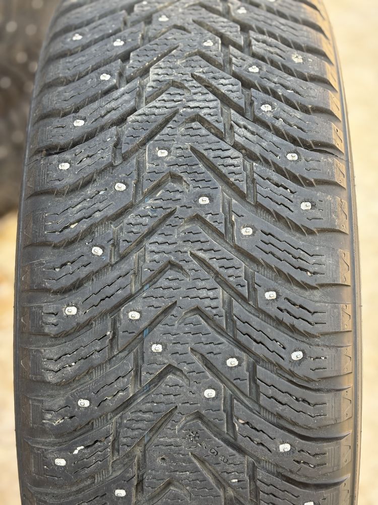 Продам 235 55 R19 зимние шипованные