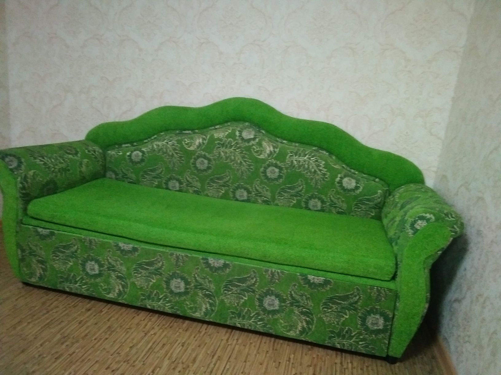 Продам диван в отличном состоянии