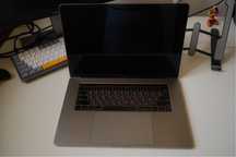 MacBook Pro 15" (2017) | i7 / 16 GB / 512 GB SSD |