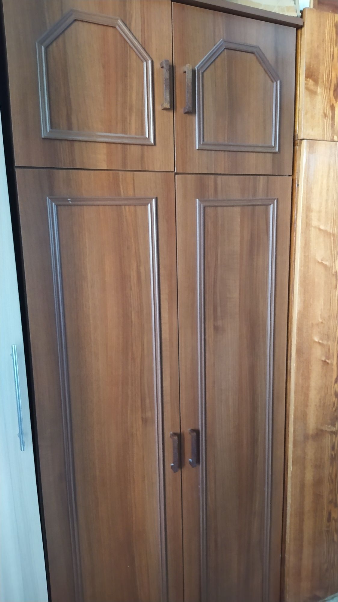 Продам шкаф плательный