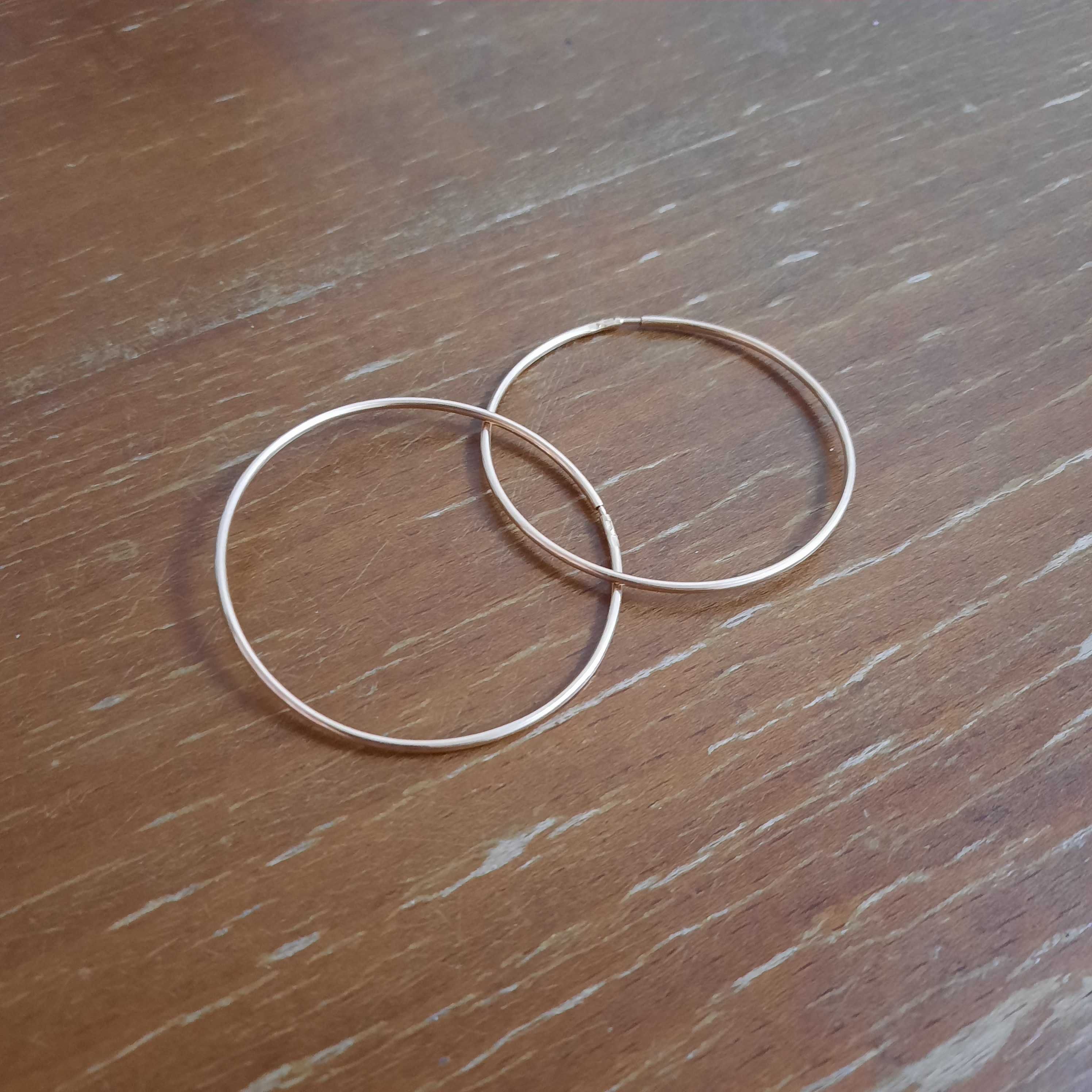 Продам золотые серьги конго
