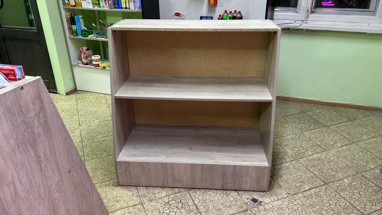 Полки витрина и стол в