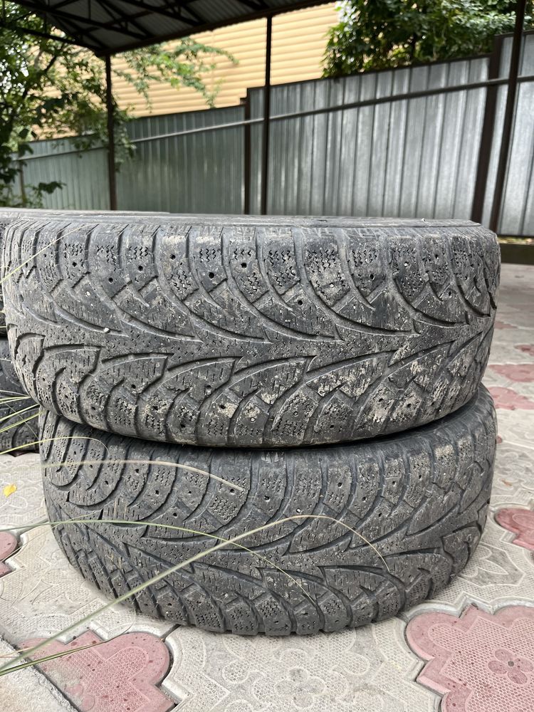 Продам комплект зимних шин р16
