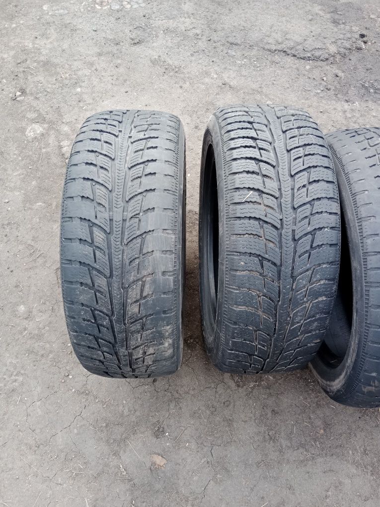 Продам резину на 17