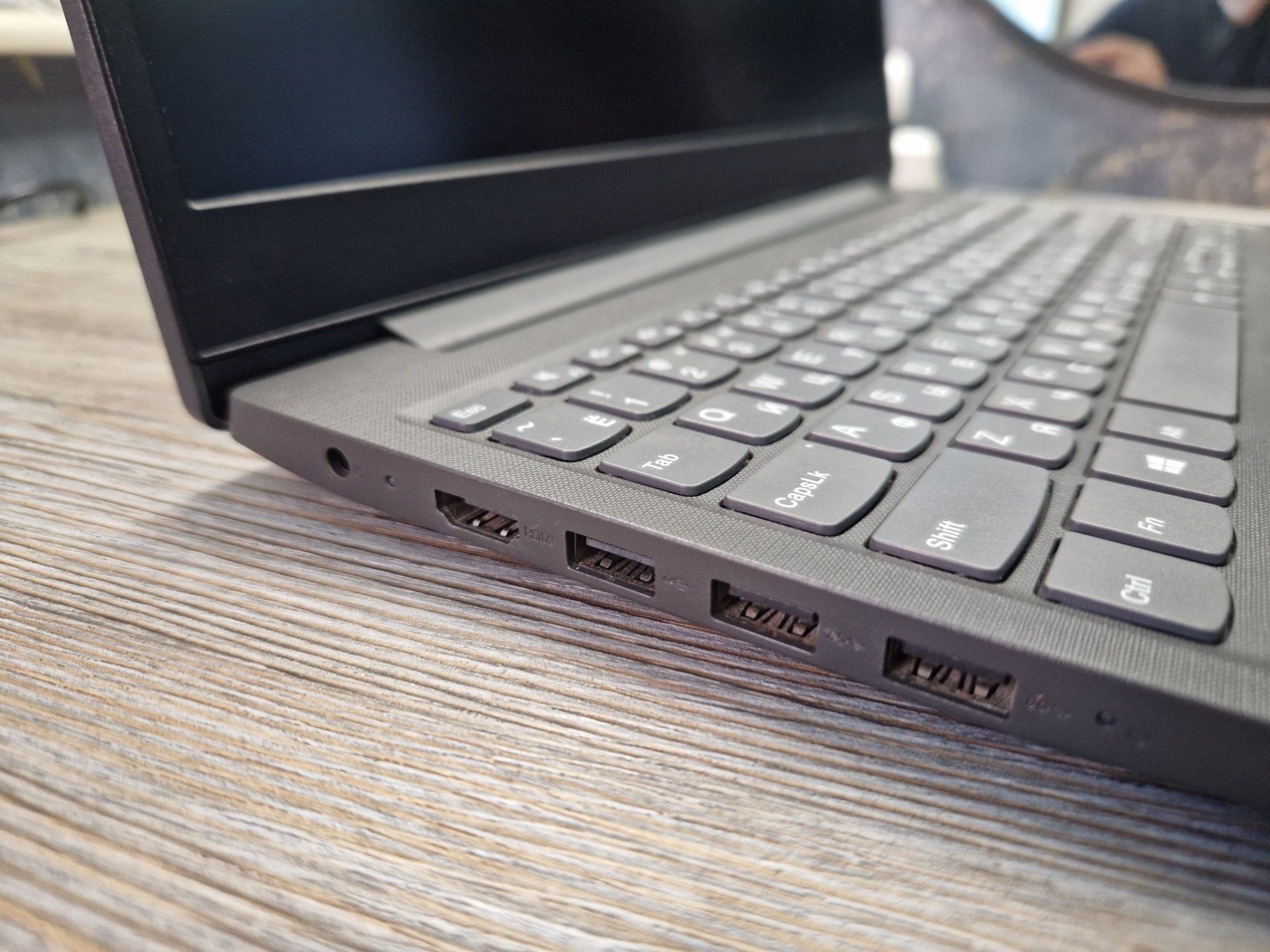 Lenovo Corei3-10 состояние хорошее ноутбук Lenovo V15-IGL