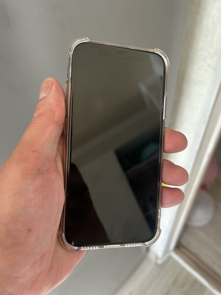 Продам Айфон 11