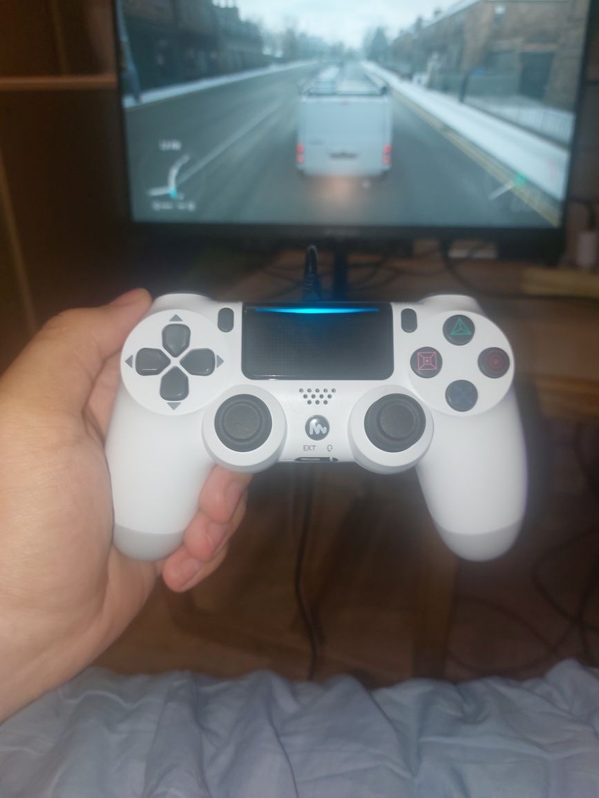 Геймпад Dualshock 4 белый