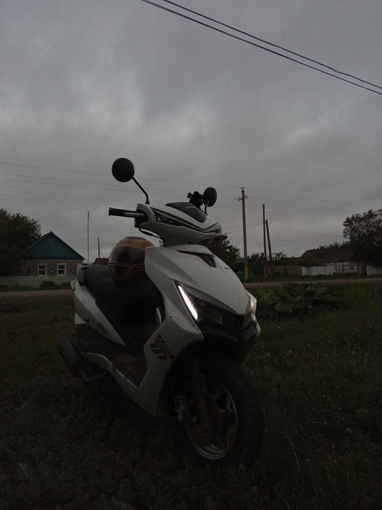 Продаю скутер м10
