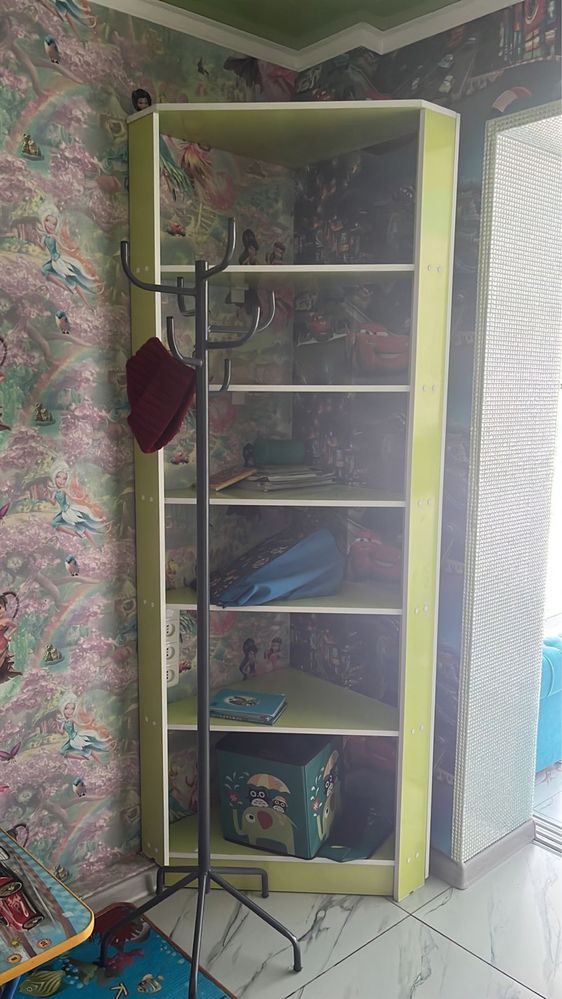 Продам стул для косметолога , шкафы , стеллаж , полки, зеркало