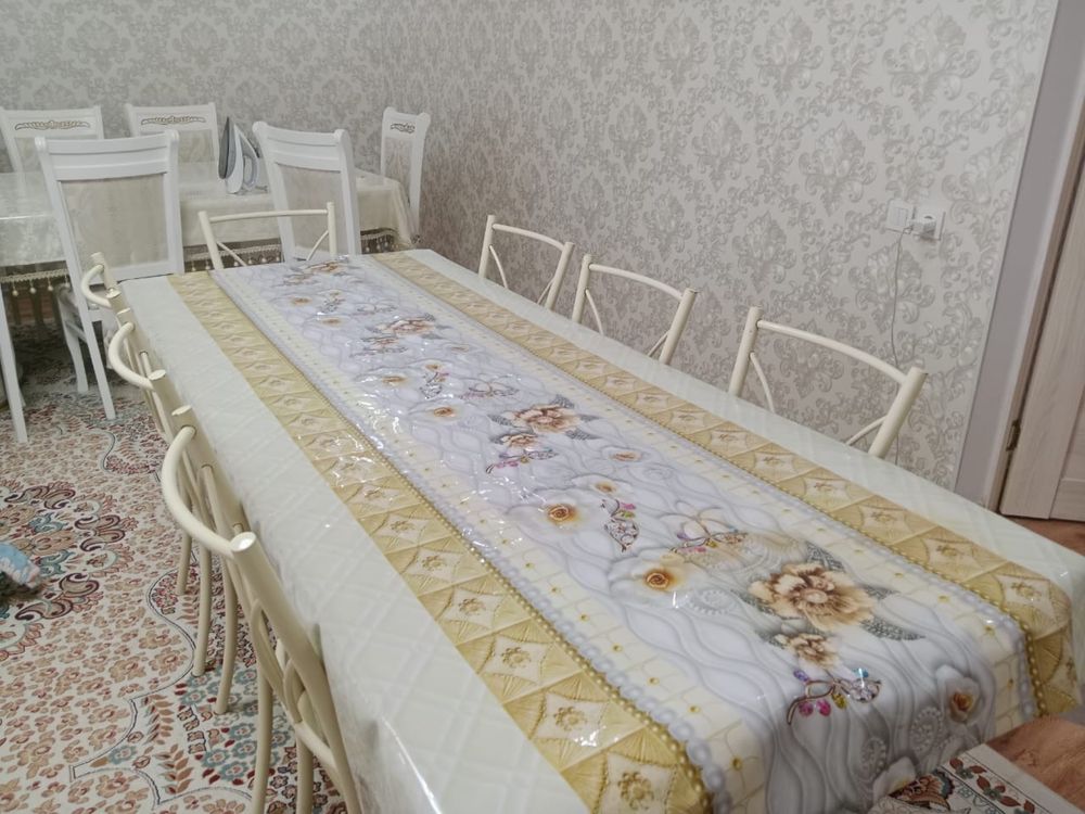Продаю стол со стульями