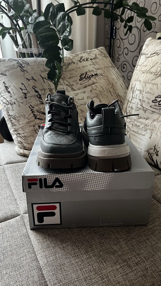 Продам кросовки Fila