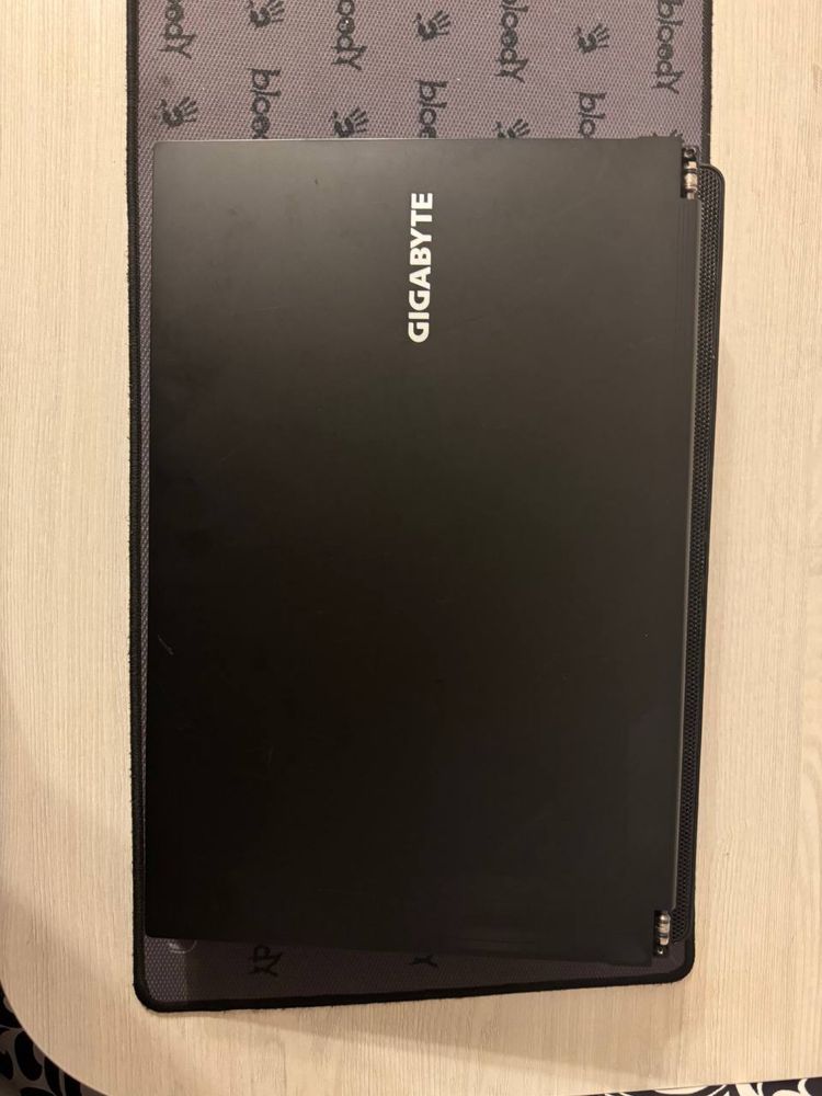Ноутбук gigabyte