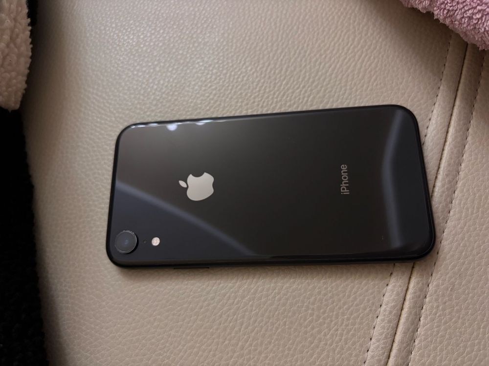 Продается Iphone xr 64гб (емкость:74%)