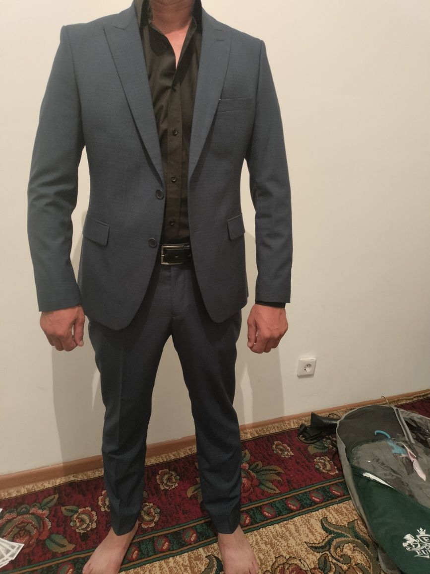 Костюм продаются