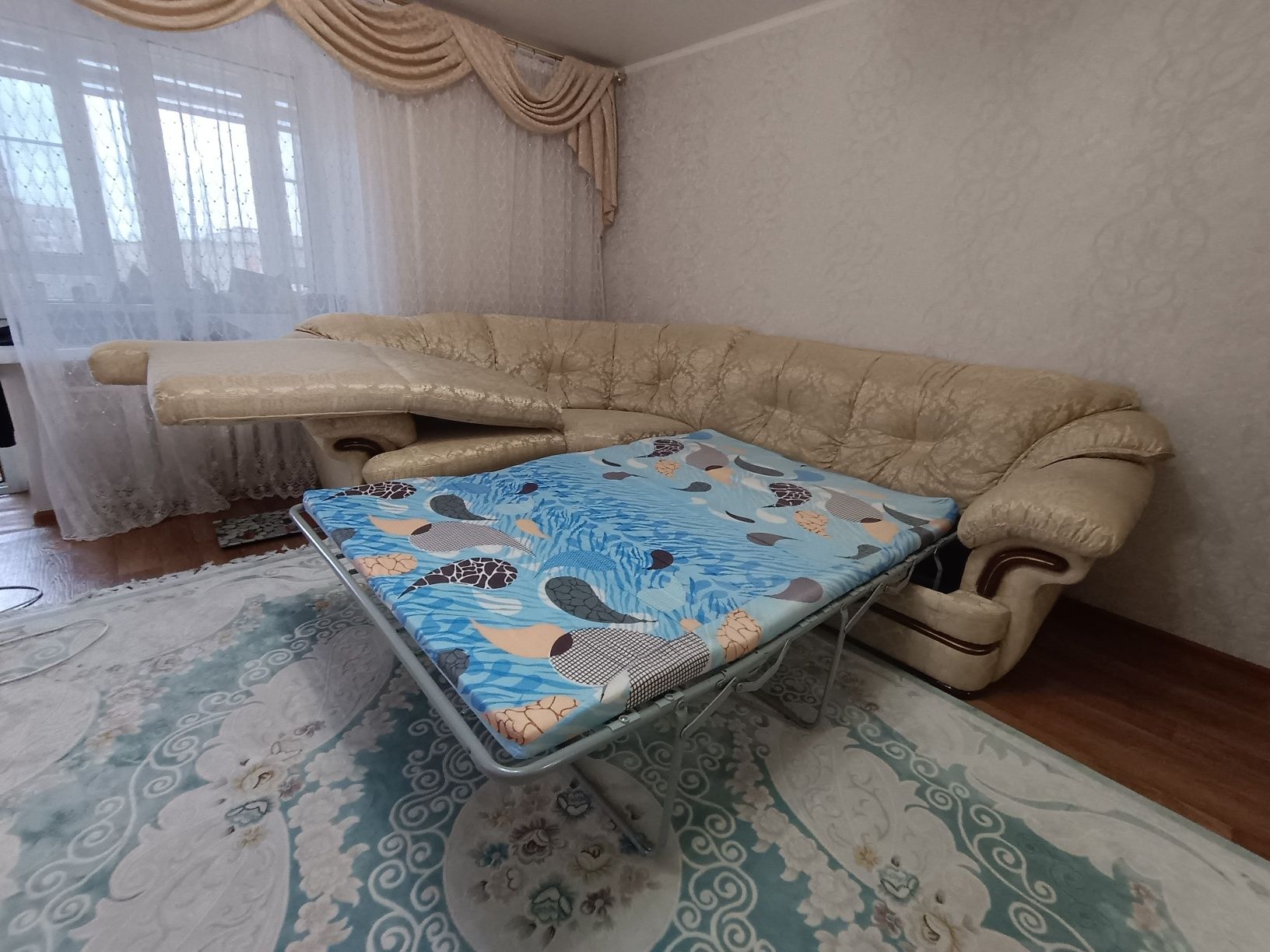 Продам диван угловой