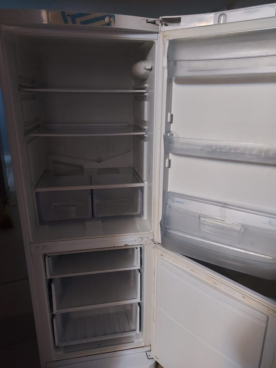 Продам холодильник