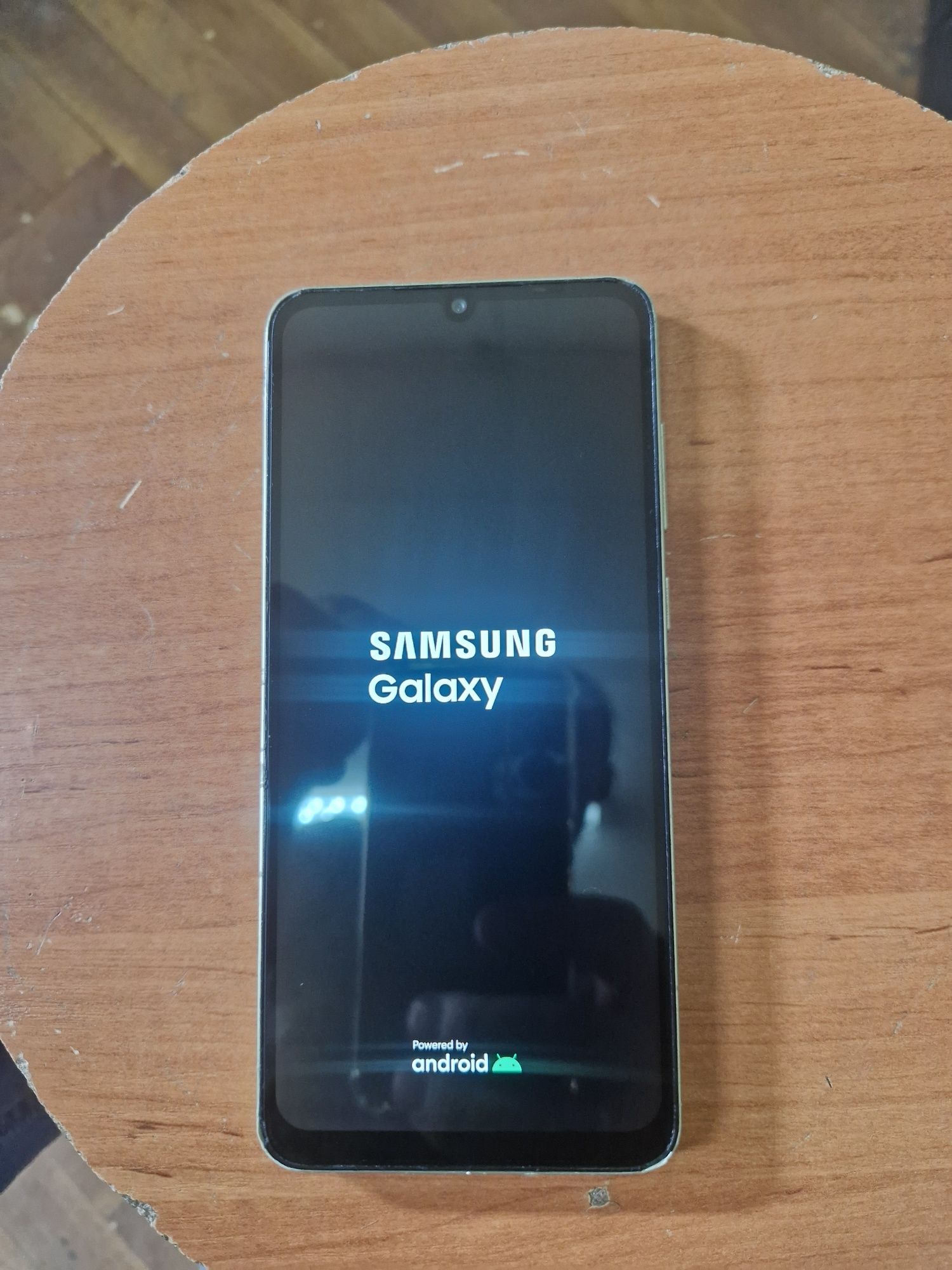 Продам смартфон Самсунг А05 2024 г .
