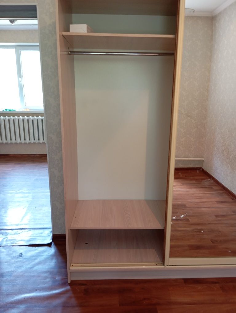 Шкаф купе с зеркалом