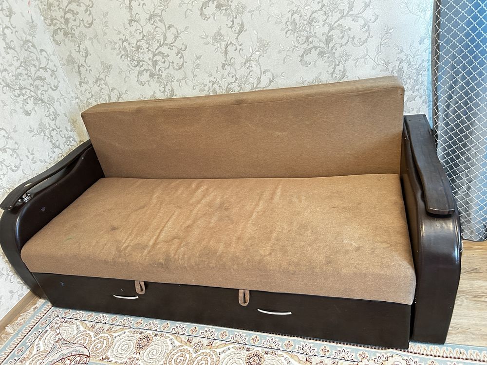 Диван б/у продам срочно