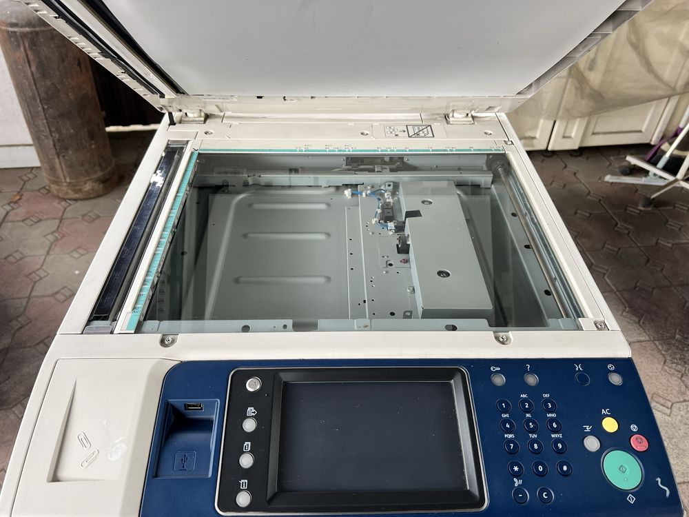 Продам МФУ XEROX 7220