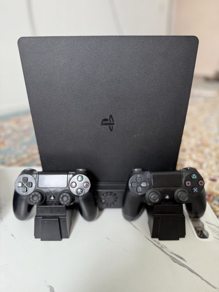 Игровая приставка ps 4 Б/у