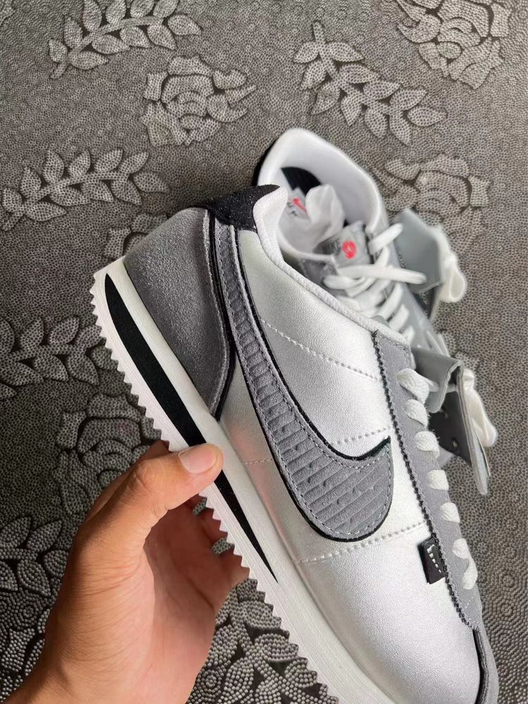 Кроссовки NIKE