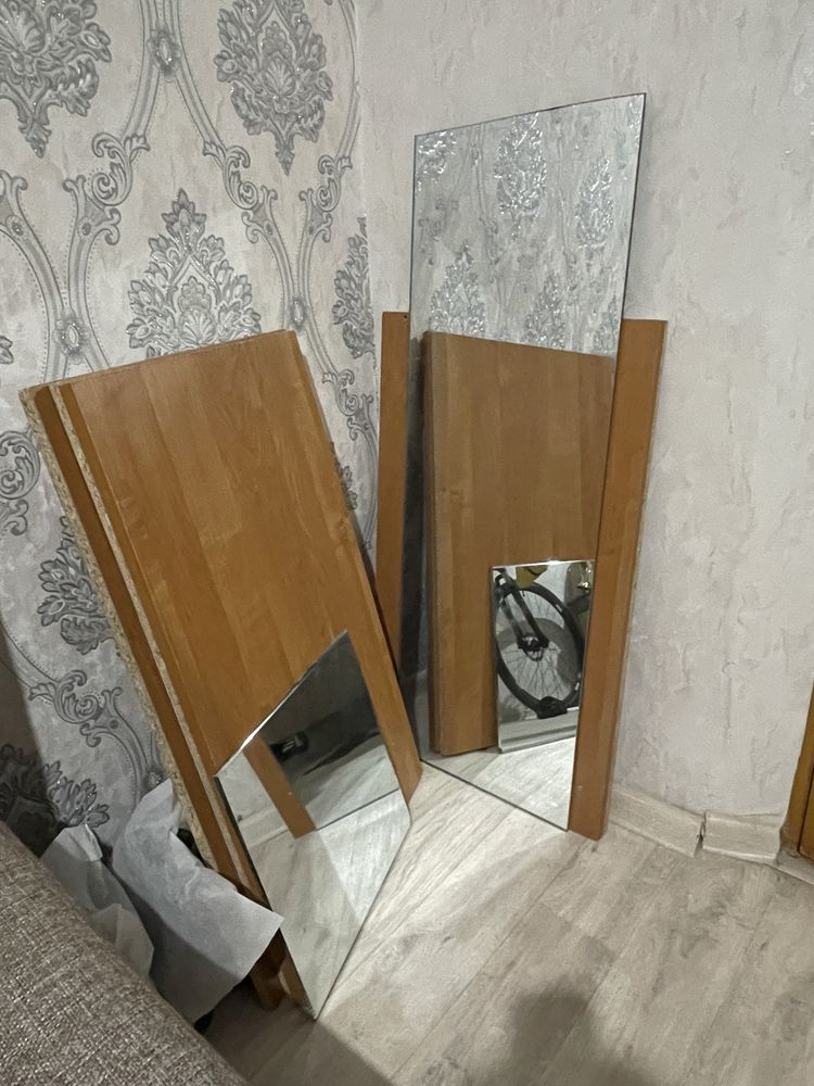 два зеркала продам