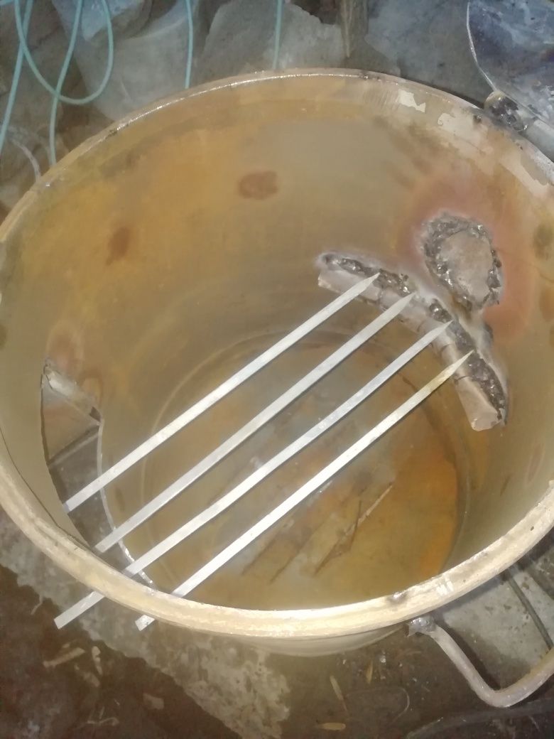 Очаг сделан из из маленького газ балона