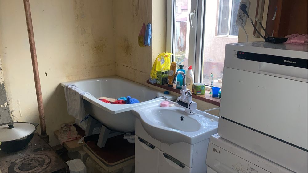 Продам эмалирлванную ванну и раковину со смесителем