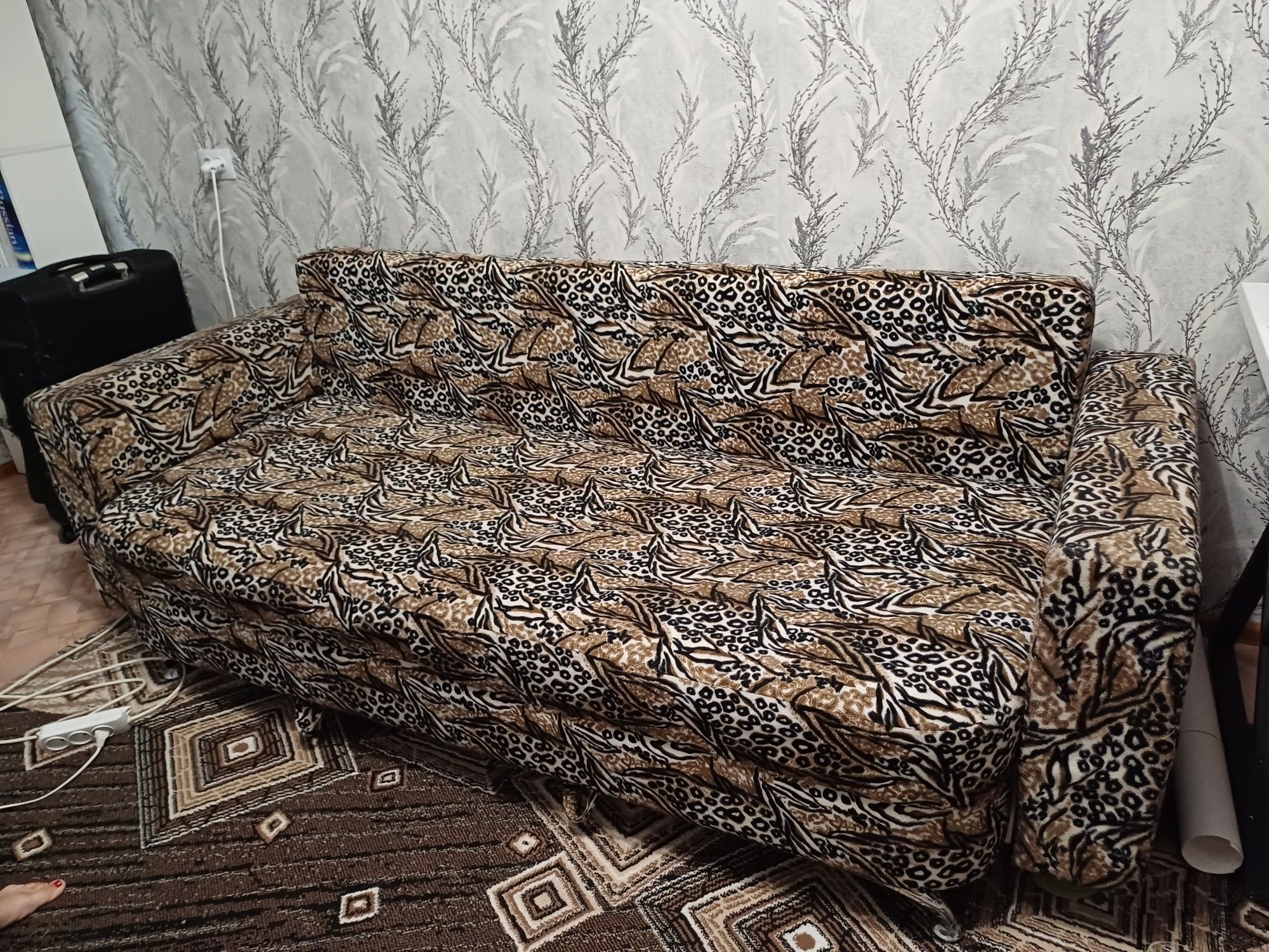 Продам диван срочно