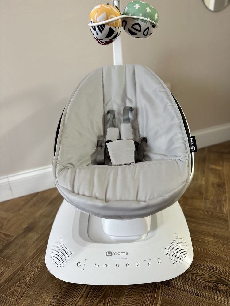 Продам шезлонг 4 Moms