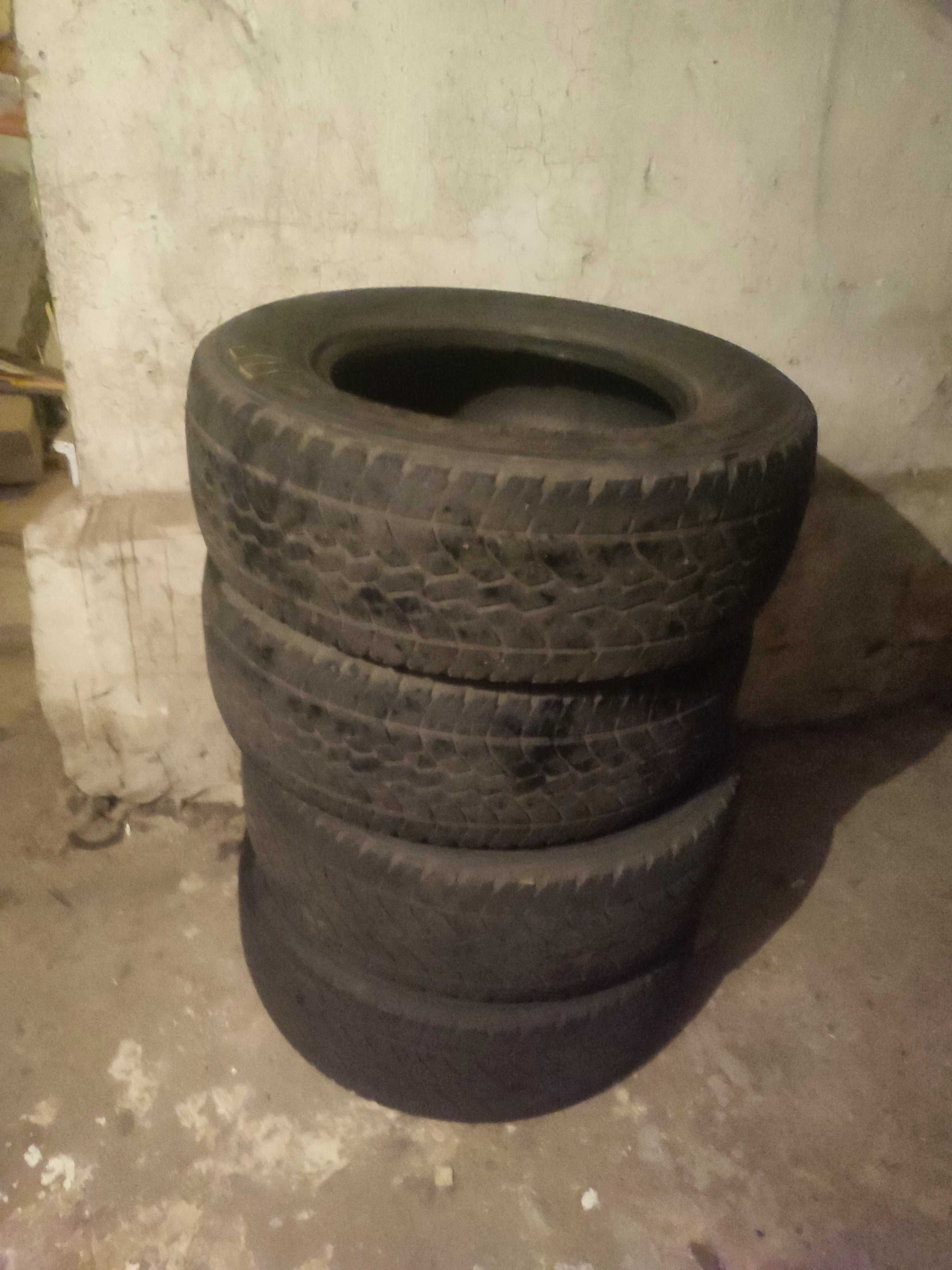 Продаю комплект Шины 275/65/17