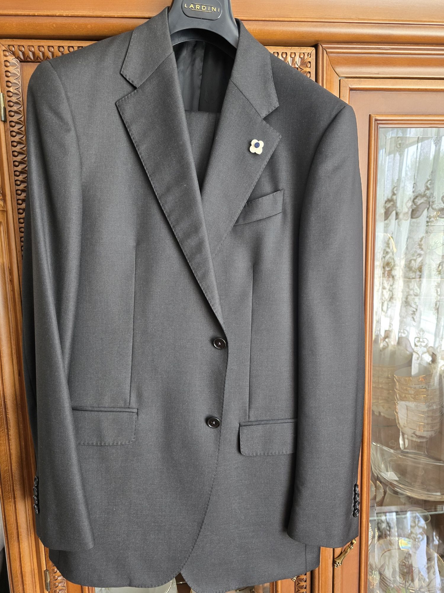 Мужской костюм Lardini Италия