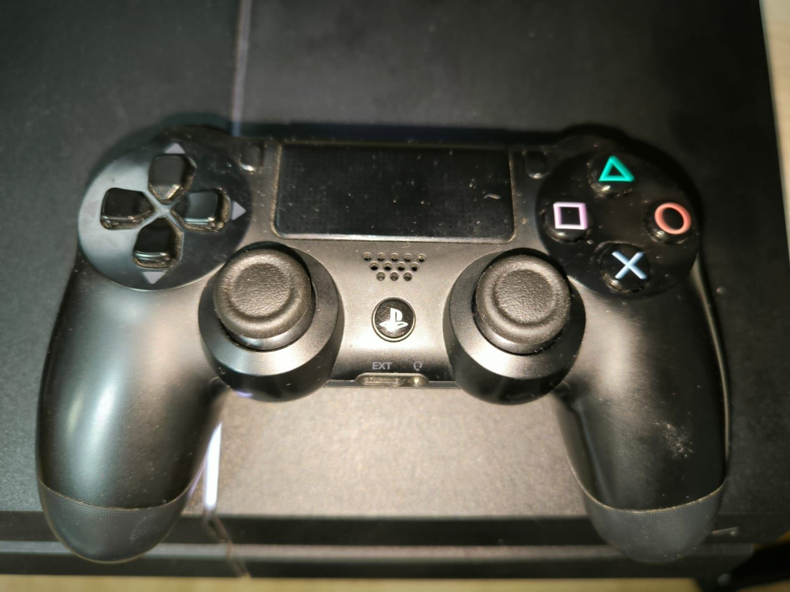 Playstation 4 + диски Gran Turismo и Syberia 3