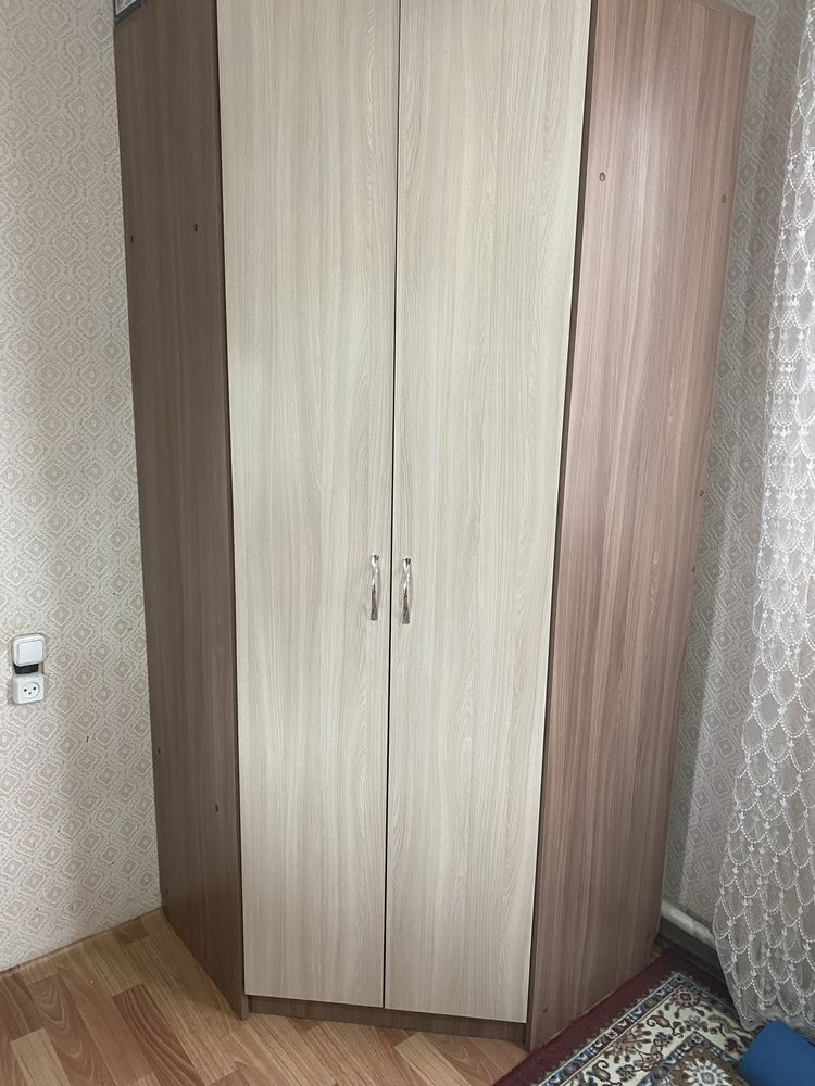 Продам угловой шкаф ,новый ,в отличном состоянии ,хорошая вместимость!