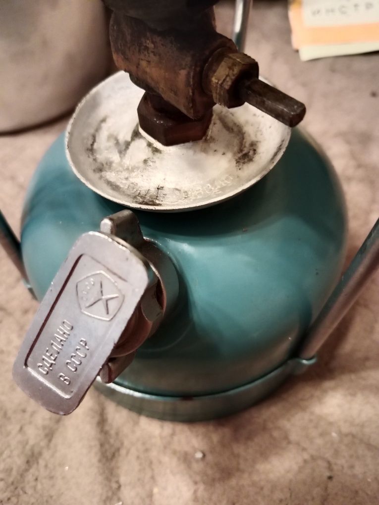 Алюминиевая кострюля с Примусом.
