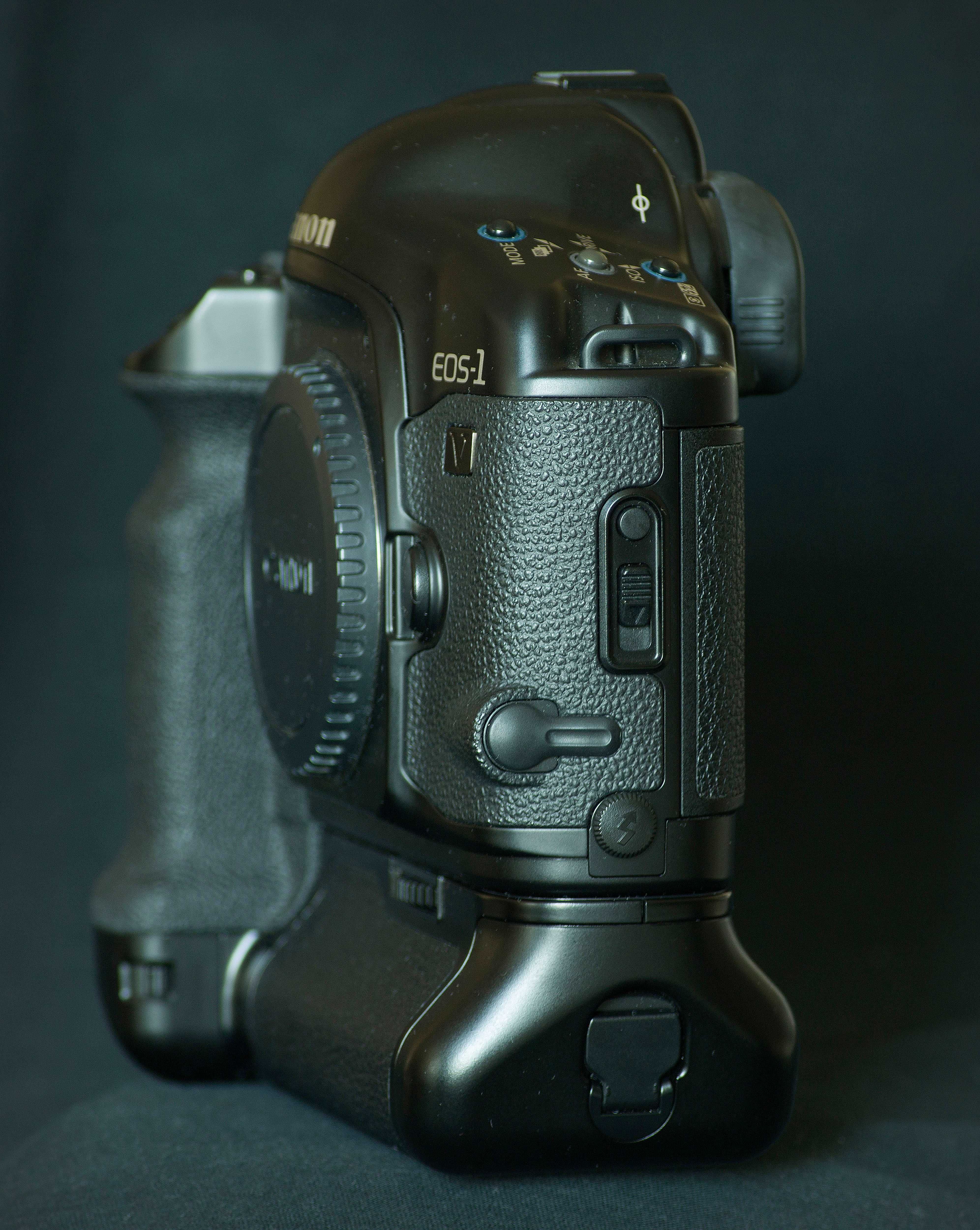 Плёночный Фотоаппарат Canon EOS - 1 V и Фотовспышка !!!