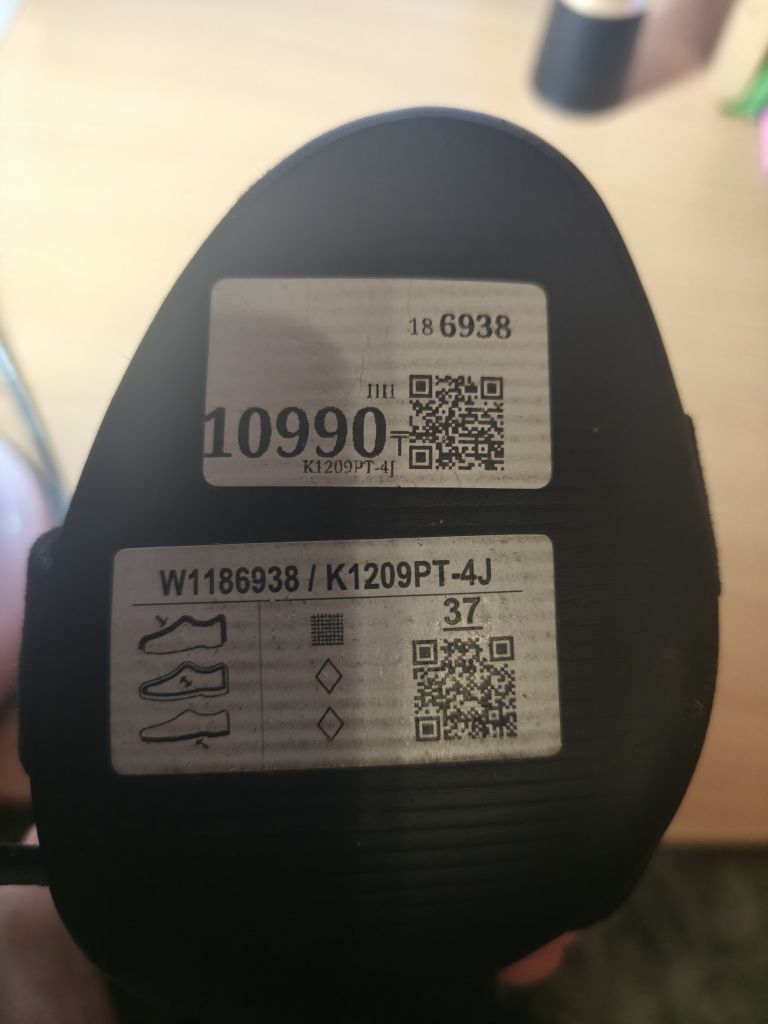 Продам туфли новые