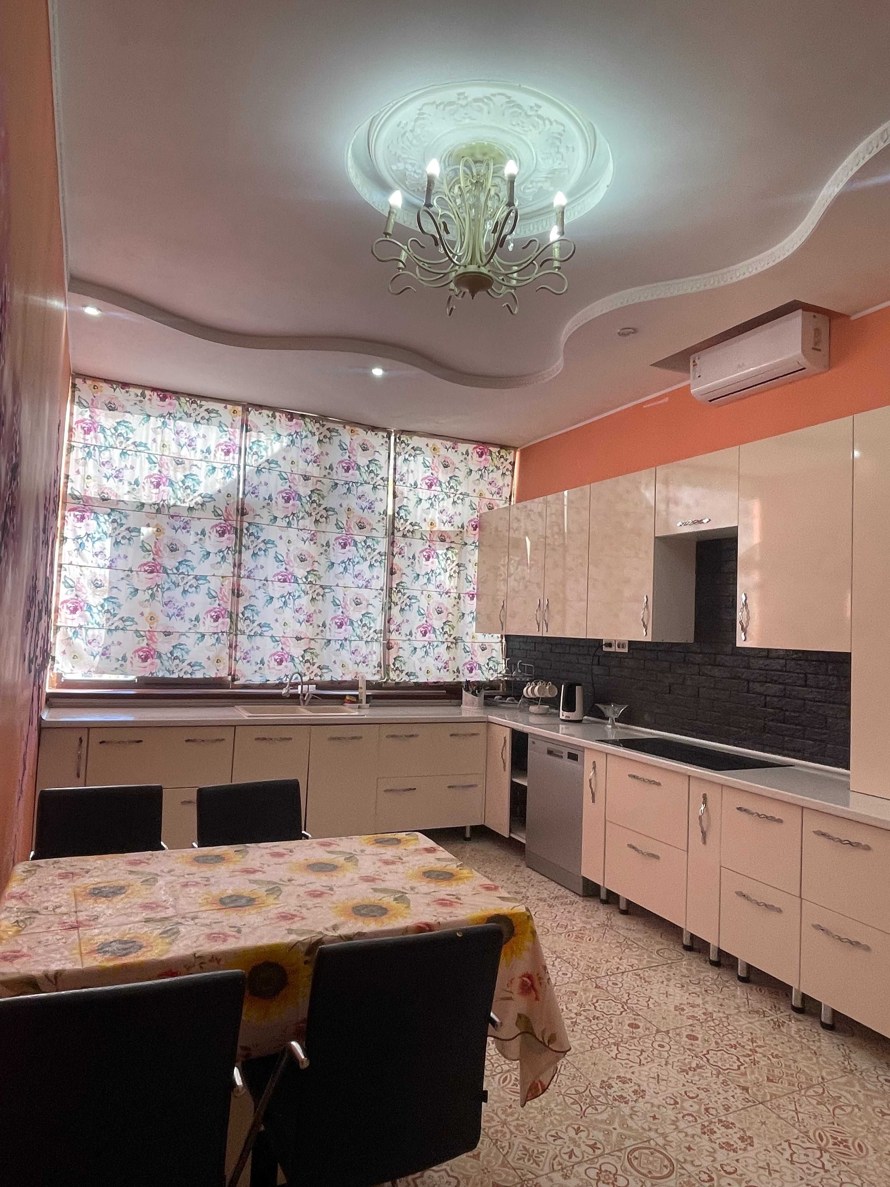 Сдам посутосно 4к кв в ЖК Фаворит