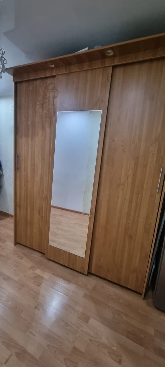Продаётся шкаф шифоньер купэ 3 двери