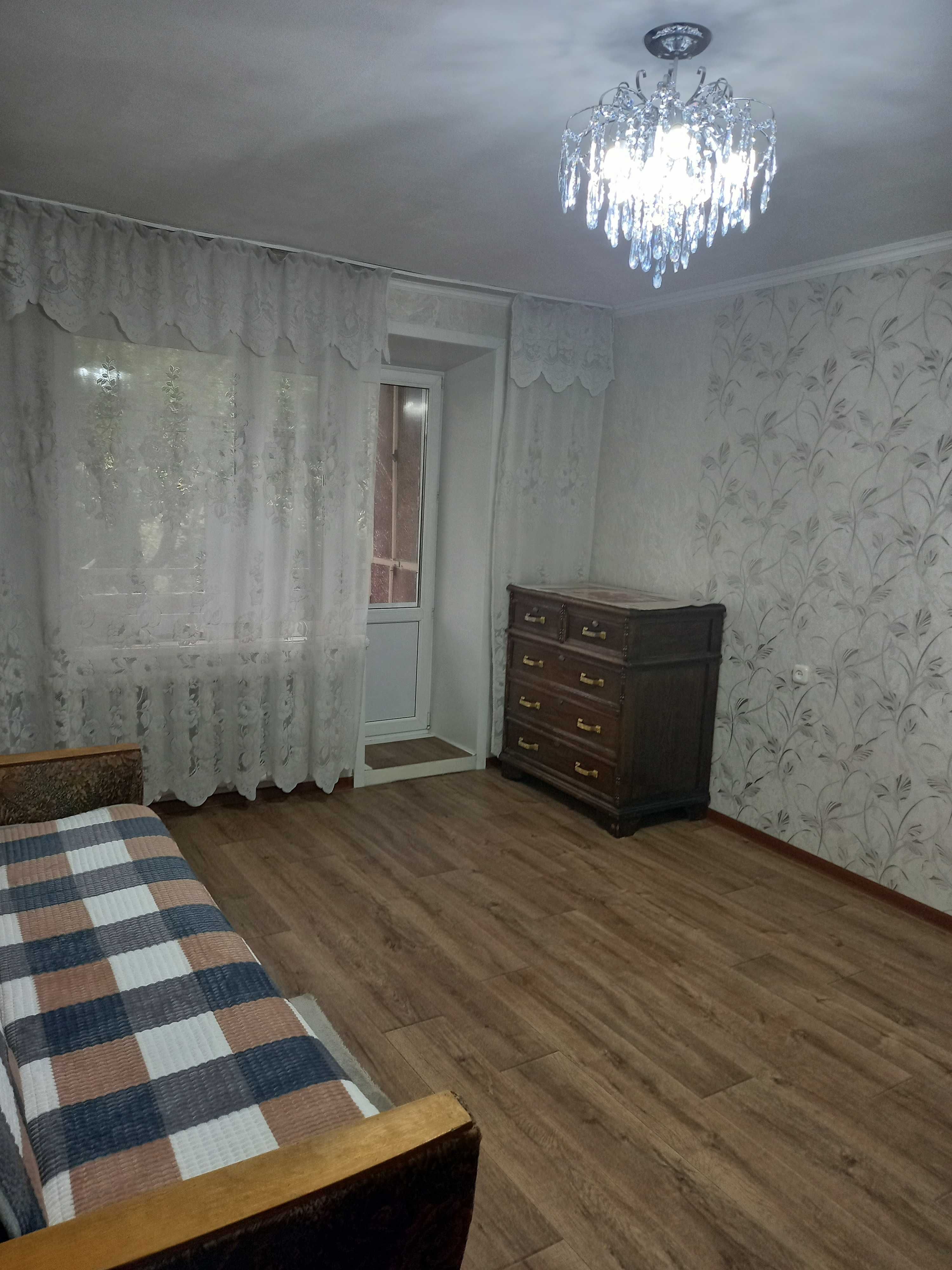 сдаю 2х комнатную квартиру  женщине можно мужчине