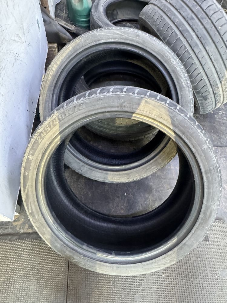 Продам шины 245/40/18