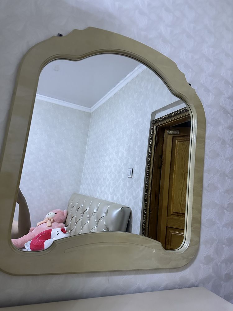 Зеркало в рамке из чистого дерева …..
