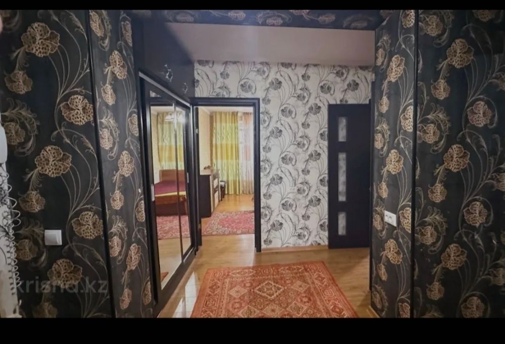 Продам 3х ком. квартиру.  В районе Құс Жолы,