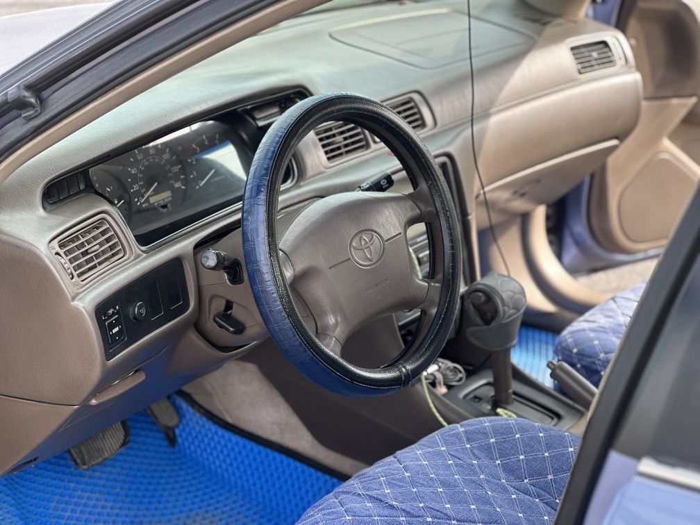 Toyota Camry 25.