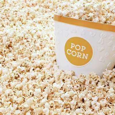 Бадырақ кукуруза, попкорн жүгерісі, зерно для попкорна. Popcorn