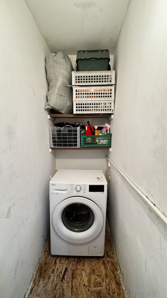 Продам 3х ком.кв  улучш. планировки.7-район. 2/5 этаж. лоджия 6м